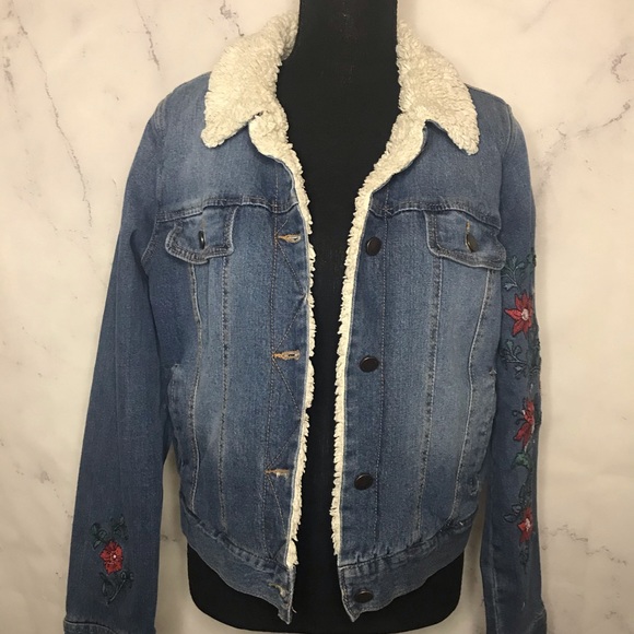 Jean jacket - Picture 1 of 3